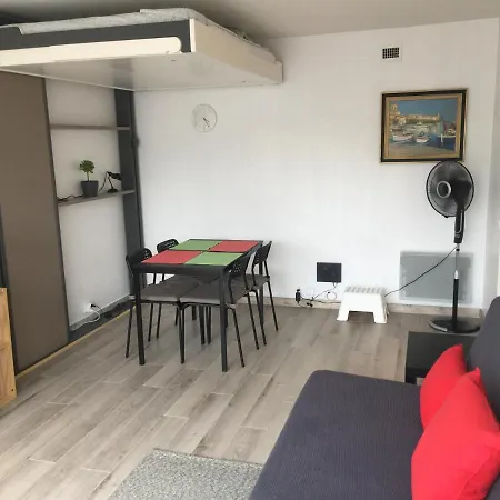 30m2 With Pool, Parking And A Garden Apartman