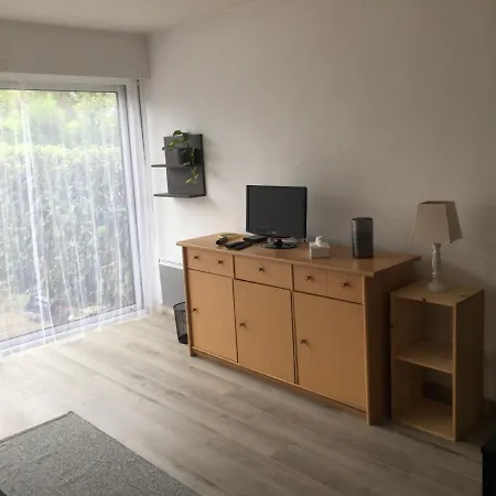 アパート 30m2 With Pool, Parking And A Garden アンティーブ