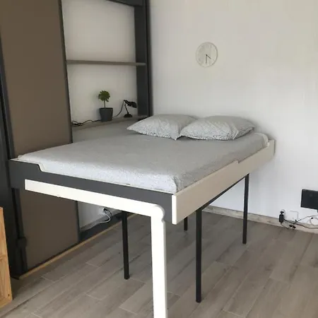 アパート 30m2 With Pool, Parking And A Garden アンティーブ