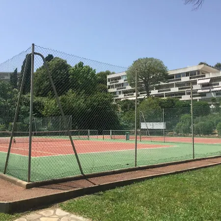30m2 With Pool, Parking And A Garden アパート アンティーブ